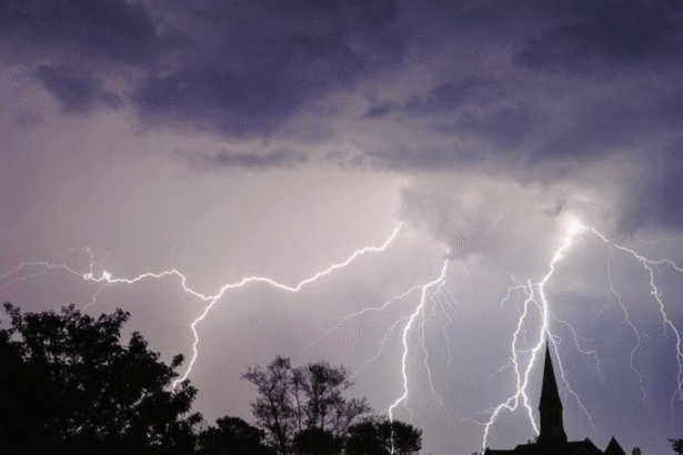 मानसून की एंट्री : यूपी में बिजली गिरने से दो बहनों की गई जान, राजस्थान के बूंदी में गर्मी से महिला की मौत