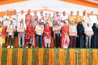 1200 बेटियों के सामूहिक विवाह समारोह में शामिल हुए CM योगी