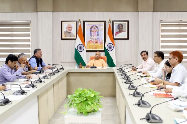 उत्तर प्रदेश के मुख्यमंत्री योगी आदित्यनाथ ने शुक्रवार को लखनऊ में श्रम एवं सेवायोजन विभाग की समीक्षा बैठक की एवं अधिकारियों को आवश्यक दिशा-निर्देश दिए।