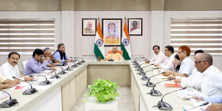 उत्तर प्रदेश के मुख्यमंत्री योगी आदित्यनाथ ने शुक्रवार को लखनऊ में श्रम एवं सेवायोजन विभाग की समीक्षा बैठक की एवं अधिकारियों को आवश्यक दिशा-निर्देश दिए।