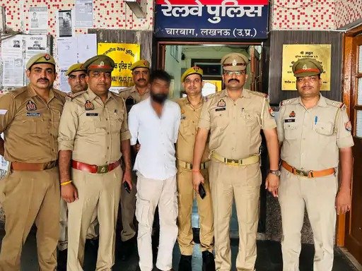 लखनऊ जीआरपी ने फरार 15 हजार के इनामी आरोपी को दबोचा
