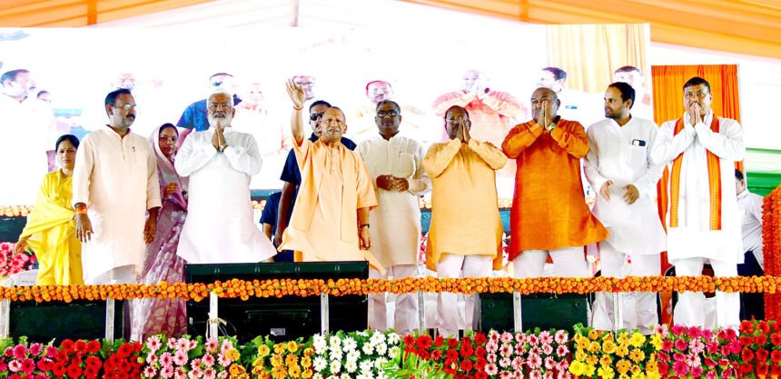 अकबरपुर बस स्टेशन का नाम तो शिव बाबा धाम के नाम पर होना चाहिए : CM Yogi