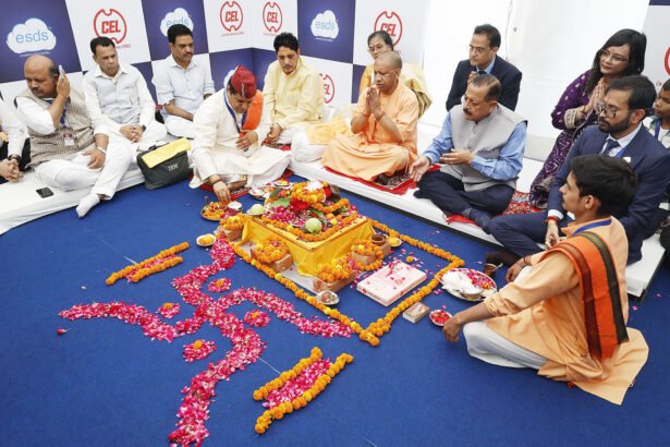 PM मोदी के मार्गदर्शन में नया भारत- बिना रुके, बिना डिगे, बिना झुके अपनी विकास यात्रा को आगे बढ़ा रहा : CM योगी