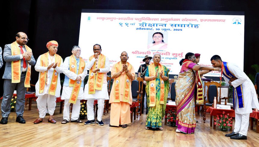 बरेली : राष्ट्रपति द्रौपदी मुर्मू ने IVRI यूनिवर्सिटी के 24 स्टूडेंट्स को मेडल और उपाधि दी