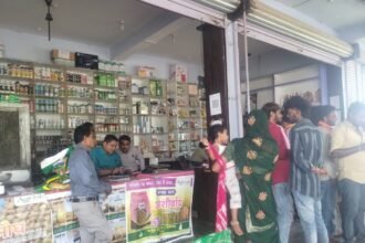 खाद की मुनाफाखोरी करने वालों पर कृषि विभाग की कार्रवाई, गड़बड़ी मिलने पर 4 दुकानदारों को थमाया नोटिस