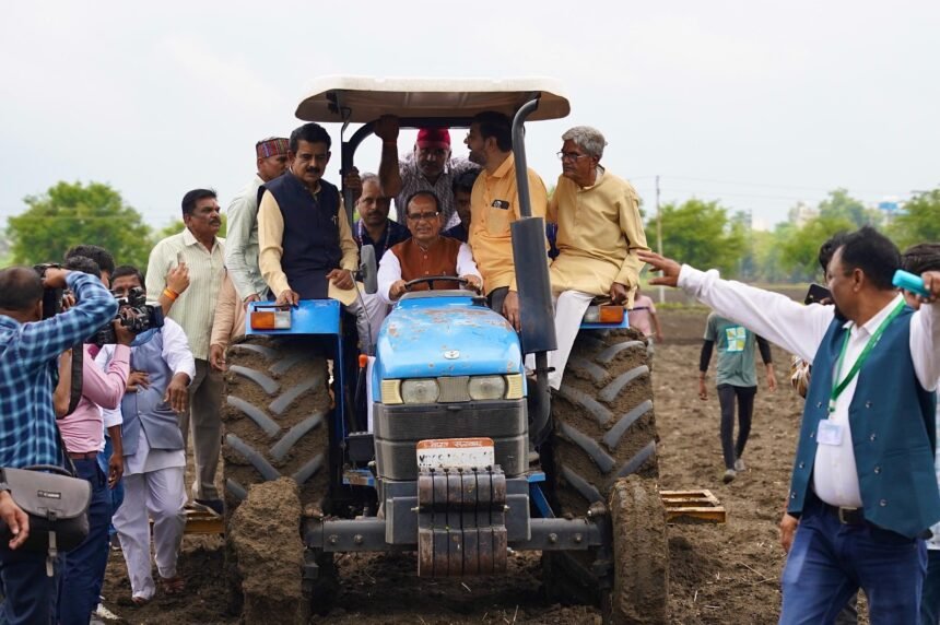 सोयाबीन का उत्पादन बढ़ाने व किसानों को ठीक दाम मिलें, ऐसी नीति बनाएंगे : केंद्रीय मंत्री शिवराज सिंह चौहान