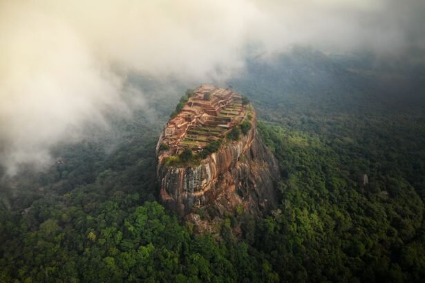 श्रीलंका के प्राचीन चट्टानी किले सिगिरिया की खोज
