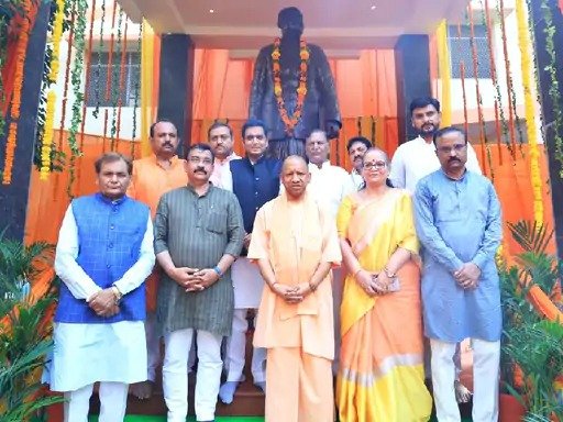 PM मोदी के नेतृत्व में भारत दुनिया के अंदर इन्वेस्टमेंट के एक बेहतरीन डेस्टिनेशन के रूप में स्थापित हुआ, औद्योगीकरण की इस नींव को डॉ. श्यामा प्रसाद मुखर्जी ने रखा था : CM योगी