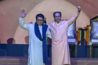 मराठी एकता पर उद्धव-राज एक मंच पर : राज बोले- जो बालासाहेब नहीं कर पाए, वो फडणवीस ने किया