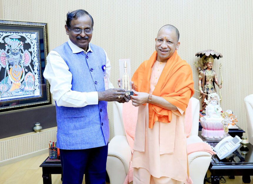 लखनऊ में CM योगी से मिले ISRO चीफ, कहा- यूपी को अपना सैटेलाइट मिलेगा, पायलट प्रोजेक्ट पर जल्द शुरू होगा काम