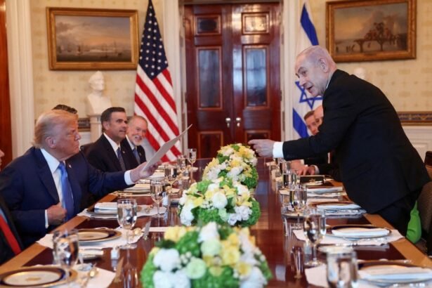 इजराइल के प्रधानमंत्री बेंजामिन नेतन्याहू ने अमेरिकी राष्ट्रपति डोनाल्ड ट्रम्प को नोबेल शांति पुरस्कार के लिए नॉमिनेट किया