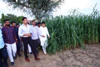 कर्नल राज्यवर्धन राठौड़ ने झोटवाड़ा में खेतों में जाकर किसानों से किया संवाद, श्री अन्न अभियान को बताया गांव की ताकत