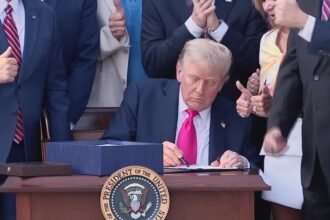 डोनाल्ड ट्रम्प ने बिग ब्यूटीफुल बिल पर किए साइन, अब अमेरिकियों को देना होगा कम टैक्स