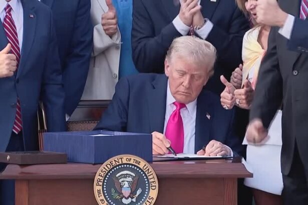 डोनाल्ड ट्रम्प ने बिग ब्यूटीफुल बिल पर किए साइन, अब अमेरिकियों को देना होगा कम टैक्स