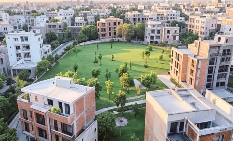 लखनऊ की सौमित्र विहार योजना में प्लॉट आवंटन के लिए किसानों की लॉटरी प्रक्रिया, 22-23 सितंबर 2025