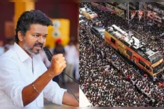 करूर रैली में भगदड़ के बाद घायल लोगों को मदद पहुंचाते पुलिसकर्मी और स्थानीय लोग