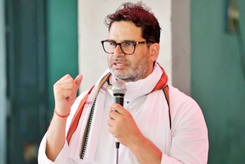 प्रशांत किशोर प्रेस कॉन्फ्रेंस में बिहार के उपमुख्यमंत्री सम्राट चौधरी पर हत्या के आरोप लगाते हुए।