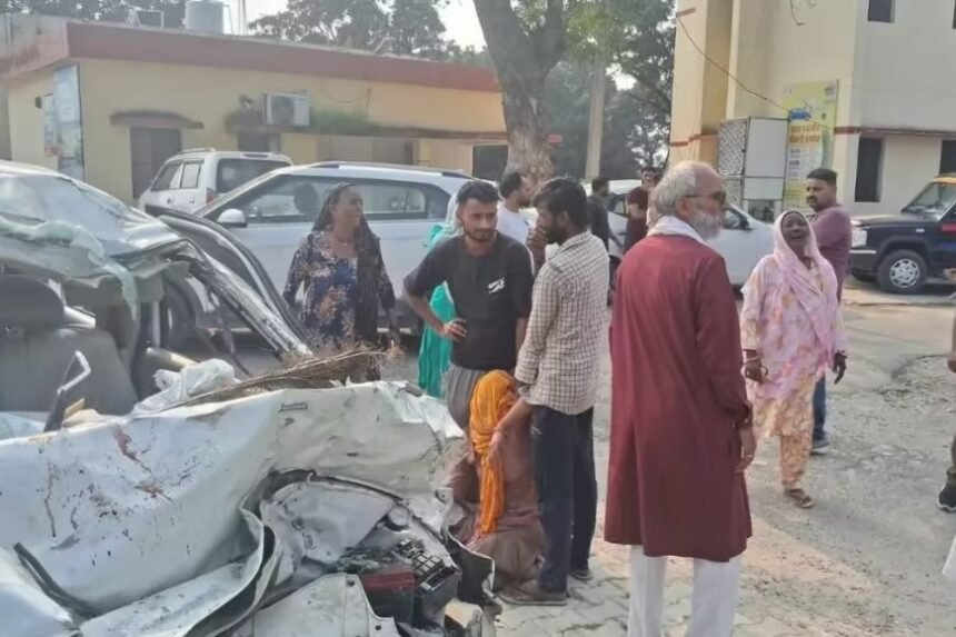 मुज़फ़्फ़रनगर सड़क हादसा: हरिद्वार अस्थि विसर्जन जा रहे परिवार की कार ट्रक से टकराई, छह की मौत