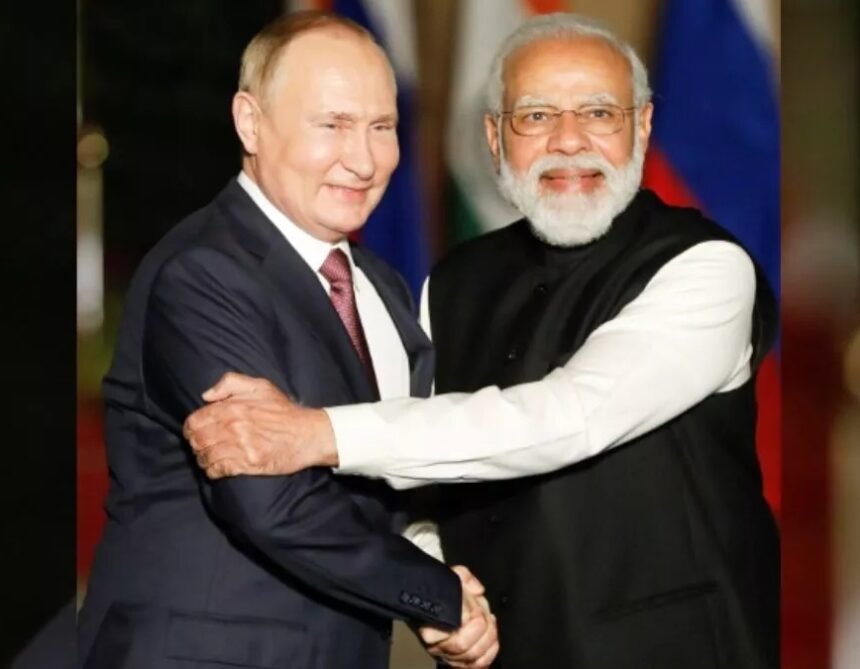 रूसी राष्ट्रपति व्लादिमीर पुतिन सोची में पीएम नरेंद्र मोदी को बुद्धिमान नेता बताते हुए भारत-रूस संबंधों की सराहना करते हुए।