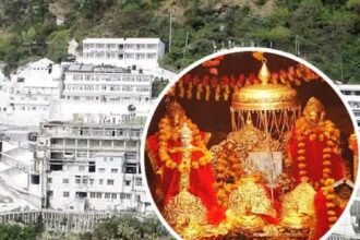 वैष्णो देवी मंदिर के दर्शन के लिए श्रद्धालुओं की भीड़, यात्रा फिर से शुरू होने के बाद उत्साहित श्रद्धालु कटड़ा से प्रस्थान करते हुए।