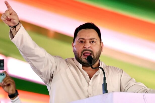 तेजस्वी यादव प्रेस कॉन्फ्रेंस में आईआरसीटीसी केस पर प्रतिक्रिया देते हुए