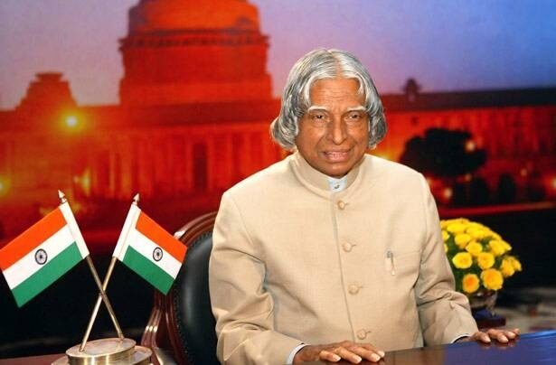 वर्ल्ड स्टूडेंट डे पर डॉ. कलाम की शिक्षाओं को याद करते छात्र