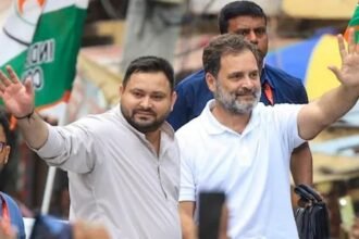 बिहार विधानसभा चुनाव 2025 में महागठबंधन के नेता तेजस्वी यादव और कांग्रेस नेता राहुल गांधी चुनाव प्रचार करते हुए