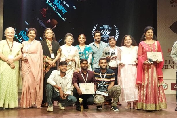 लखनऊ शॉर्ट फिल्म फेस्टिवल 2025 में कलाकार और दर्शक कार्यक्रम का आनंद लेते हुए