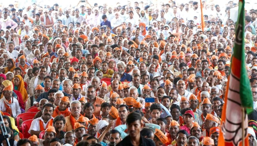 प्रधानमंत्री नरेंद्र मोदी मुजफ्फरपुर में रैली को संबोधित करते हुए, वहीं बिहार में तेजस्वी यादव, मुकेश सहनी, अमित शाह और राहुल गांधी की जनसभाएं जारी।