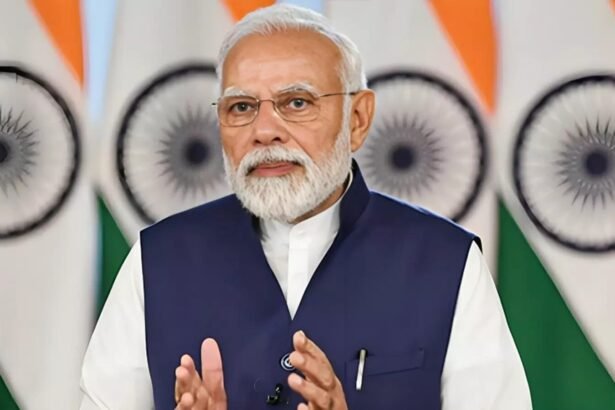 प्रधानमंत्री नरेंद्र मोदी इंदिरा गांधी इंडोर स्टेडियम में वंदे मातरम् 150 वर्ष समारोह का उद्घाटन करते हुए।