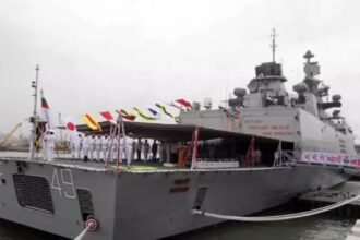 भारतीय नौसैनिक पोत आईएनएस सहयाद्रि गुआम में बहुपक्षीय नौसैनिक अभ्यास ‘मालाबार-2025’ में हिस्सा लेते हुए।