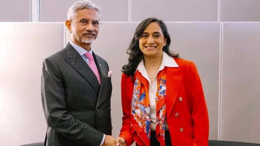 विदेश मंत्री डॉ. एस. जयशंकर कनाडा में जी-7 बैठक के दौरान विभिन्न देशों के विदेश मंत्रियों से मुलाकात करते हुए, द्विपक्षीय सहयोग और वैश्विक साझेदारी पर चर्चा करते हुए।