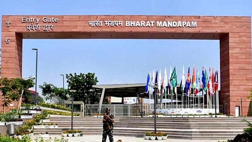 नई दिल्ली के भारत मंडपम में 'एक भारत श्रेष्ठ भारत' थीम के साथ 44वां अंतरराष्ट्रीय व्यापार मेला शुरू। 12 देशों, 30 राज्यों और हजारों प्रदर्शकों की भागीदारी। व्यापार और आम जनता के लिए अलग-अलग दिन निर्धारित।