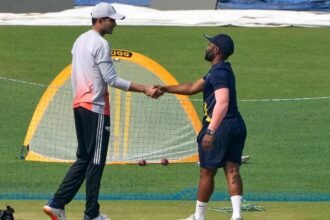 भारत बनाम साउथ अफ्रीका टेस्ट मैच का दृश्य, जसप्रीत बुमराह गेंदबाजी करते हुए, ईडन गार्डन्स कोलकाता में मैच का पहला दिन।