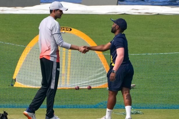 भारत बनाम साउथ अफ्रीका टेस्ट मैच का दृश्य, जसप्रीत बुमराह गेंदबाजी करते हुए, ईडन गार्डन्स कोलकाता में मैच का पहला दिन।