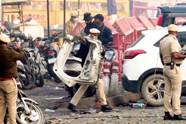 दिल्ली लाल किला ब्लास्ट मामले की जांच, UAPA के तहत FIR और पुलिस-एजेंसियों की व्यापक कार्रवाई।