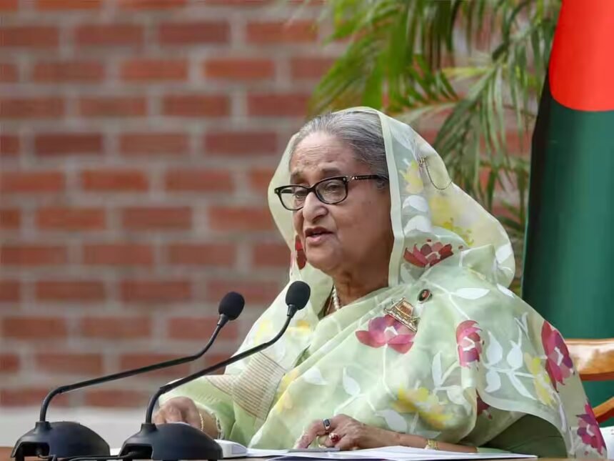 बांग्लादेश की पूर्व प्रधानमंत्री शेख हसीना अदालत में फैसले का सामना करते हुए, उनके खिलाफ मौत की सजा की मांग, देश में सुरक्षा बढ़ाई गई।