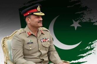 पाकिस्तान के सेना प्रमुख असीम मुनीर और शहबाज शरीफ सरकार द्वारा आर्थिक संकट के बीच सेना को दिया गया 50 अरब रुपये का अतिरिक्त रक्षा बजट