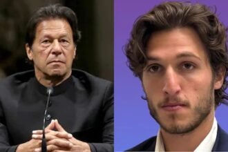 “इमरान खान की जेल के बाहर उनके समर्थकों का प्रदर्शन