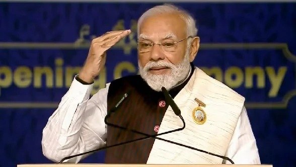 प्रधानमंत्री नरेंद्र मोदी और गृह मंत्री अमित शाह 60वें अखिल भारतीय डीजीपी-आईजीपी सम्मेलन में राष्ट्रीय सुरक्षा, आतंकवाद और नक्सलवाद पर चर्चा करते हुए, IIM रायपुर में।