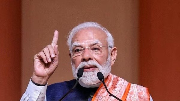 प्रधानमंत्री नरेंद्र मोदी ‘मन की बात’ कार्यक्रम के दौरान राष्ट्र को संबोधित करते हुए, जहाँ उन्होंने नवंबर महीने की प्रमुख राष्ट्रीय उपलब्धियों का उल्लेख किया।