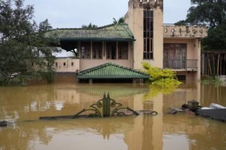 श्रीलंका में चक्रवात डिट्वाह से भारी तबाही, 159 मौतें, लाखों प्रभावित; भारत ने राहत सामग्री भेजी।