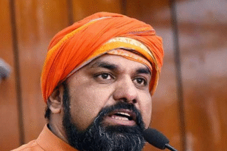 बेगूसराय में मुठभेड़ के दौरान पुलिस और एसटीएफ की टीम शिवदत्त राय को घेरते हुए