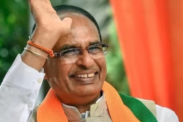 नई दिल्ली की सुंदर नर्सरी में आयोजित सरस आजीविका फूड फेस्टिवल 2025 का दृश्य, जहां विभिन्न राज्यों की महिला उद्यमी अपने व्यंजनों के स्टॉल लगा रही हैं।