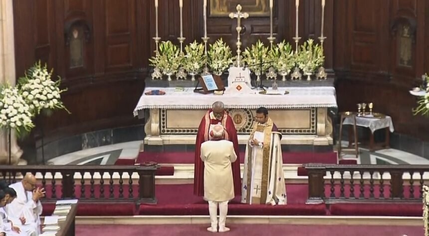 दिल्ली के कैथेड्रल चर्च ऑफ द रिडेम्प्शन में क्रिसमस प्रार्थना सभा में प्रधानमंत्री नरेंद्र मोदी