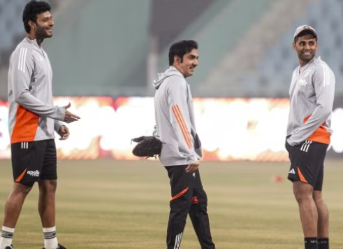 भारत बनाम दक्षिण अफ्रीका के बीच लखनऊ में होने वाले चौथे टी20 मैच का ग्राफिक जिसमें सूर्यकुमार यादव और एडेन मार्करम नजर आ रहे हैं।