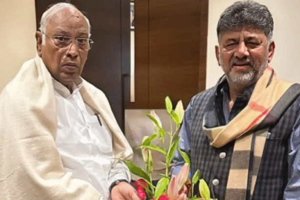 कर्नाटक के उपमुख्यमंत्री डी.के. शिवकुमार और कांग्रेस अध्यक्ष मल्लिकार्जुन खरगे की मुलाकात के दौरान मीडिया से बातचीत।