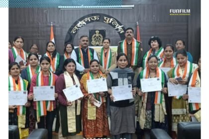 विश्व एड्स दिवस पर लखनऊ पुलिस लाइन्स में जागरूकता कार्यक्रम और महिला परिजनों को कौशल प्रमाणपत्र वितरण