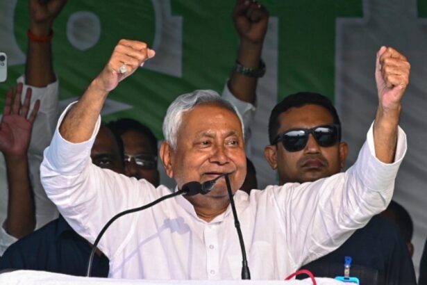 बिहार के मुख्यमंत्री नीतीश कुमार विधानसभा में 22 मिनट का संबोधन देते हुए, NDA सरकार की 20 वर्षों की उपलब्धियों और विकास परियोजनाओं पर प्रकाश डालते हुए।