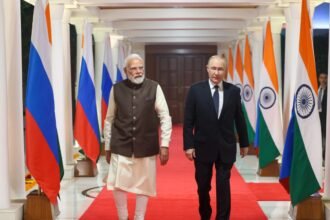 प्रधानमंत्री नरेंद्र मोदी और राष्ट्रपति व्लादिमीर पुतिन हैदराबाद हाउस में साझा प्रेस कॉन्फ्रेंस करते हुए।